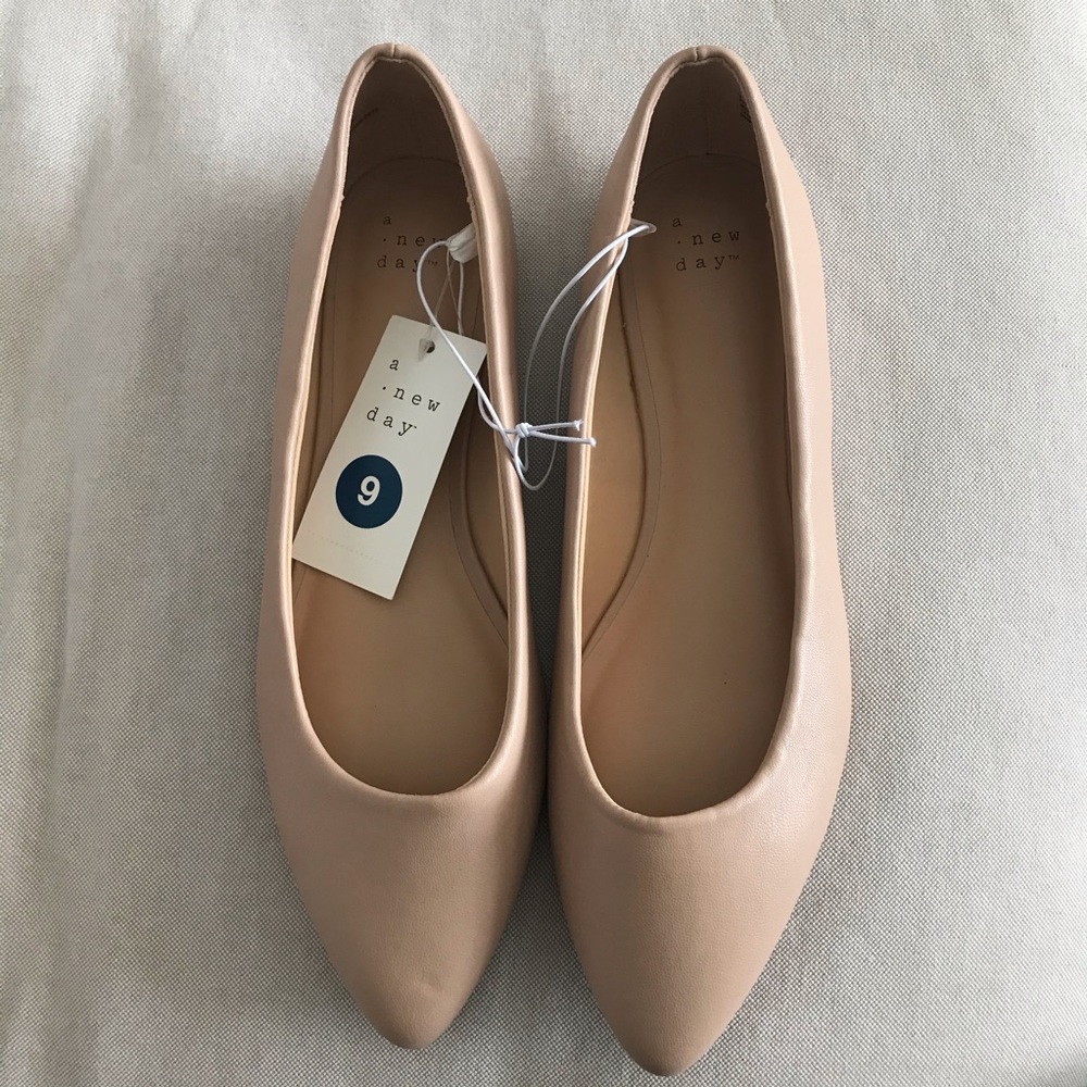 NWT Taupe Flats by a new day. Size 9